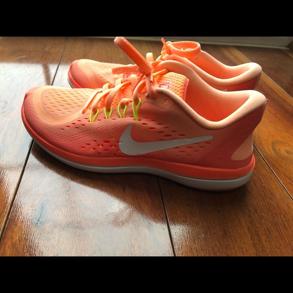 Nike Shoes - Women’s Nike Flex 2017 Run ONLY WORN ONCE